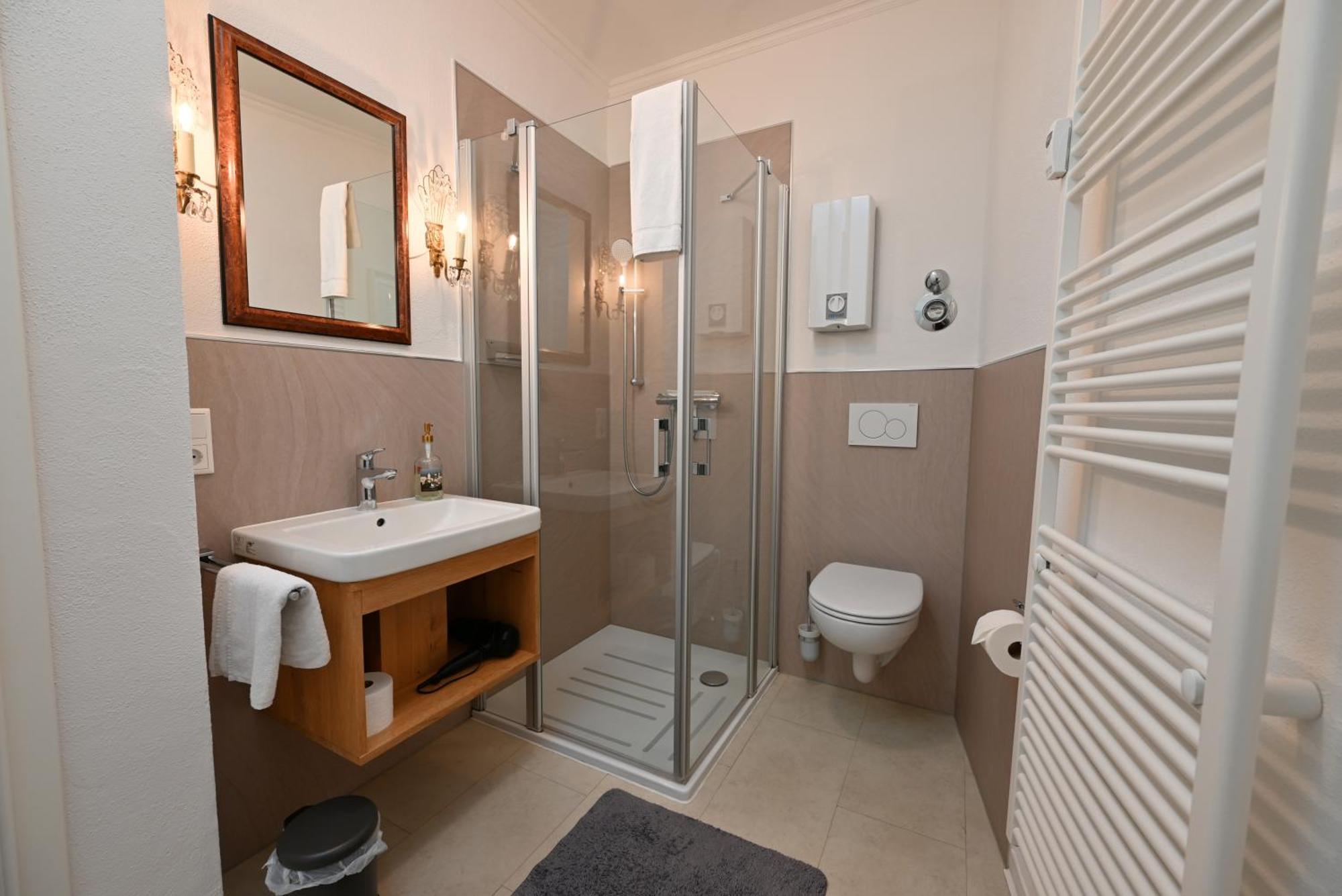 Graefin Martha Maria - Design-apartment In Der Historischen Hinterburg - Nahe Fulda * Schlitz