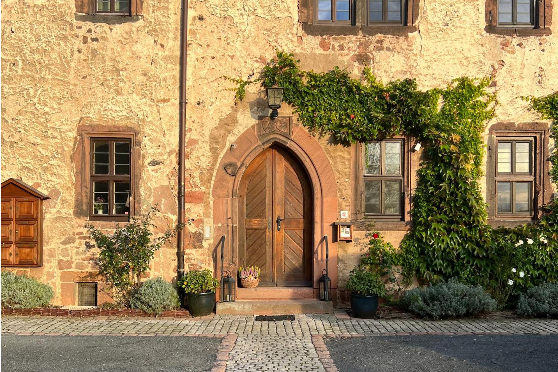 Graefin Martha Maria - Design-apartment In Der Historischen Hinterburg - Nahe Fulda Appartement *